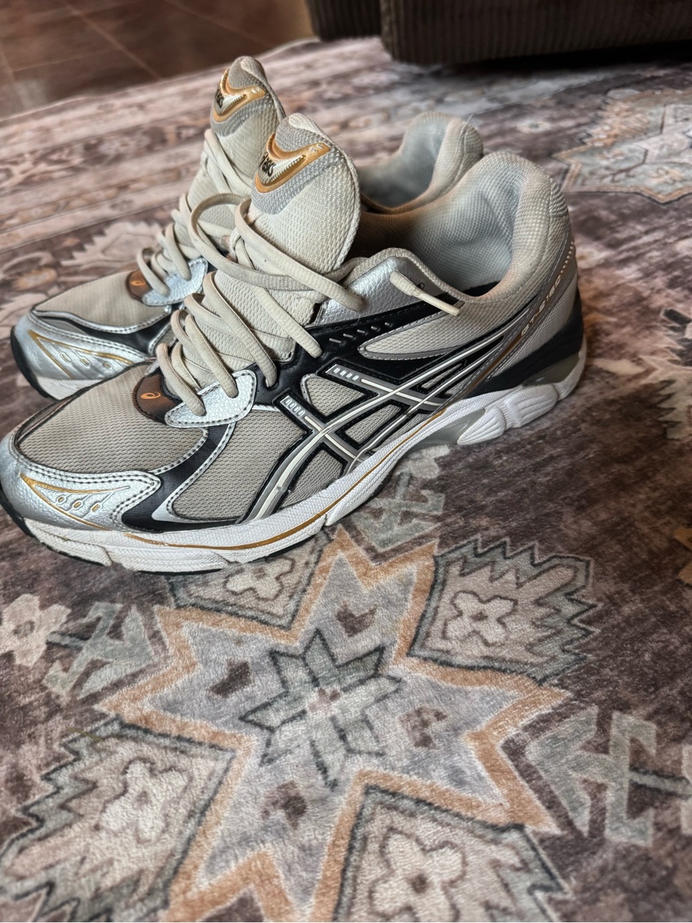 ASICS men size 11. Good condition.